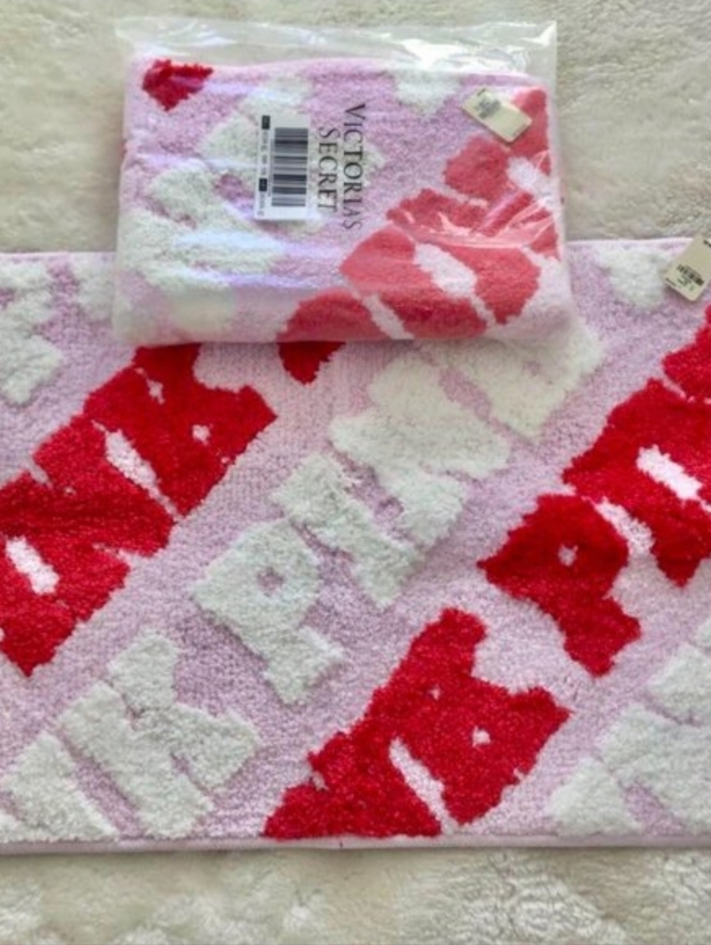 PINK Victoria’s Secret ✦ Plush Soft Bath Mat ✦ Red Pink Logo 25x17 Non‑Slip NWT - Picture 4 of 6
